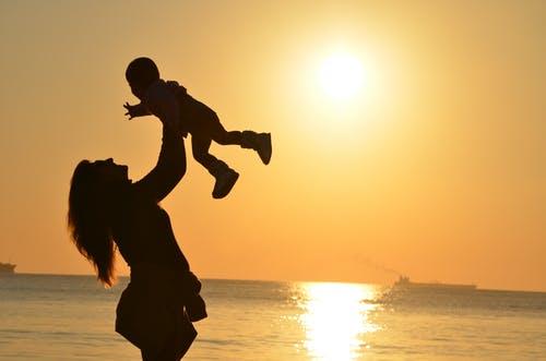 https://images.pexels.com/photos/51953/mother-daughter-love-sunset-51953.jpeg?auto=compress&cs=tinysrgb&dpr=1&w=500