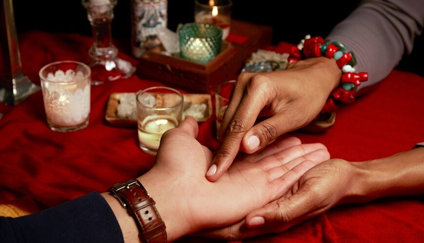 Top 5 Reasons To Start Seeing a Psychic This Year